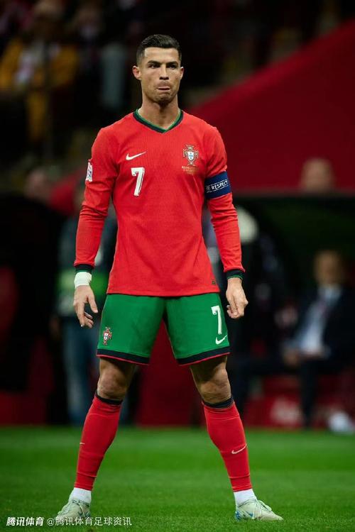 海纳：没注意到针对赫内斯的横幅；拜仁的章程比50+1严格